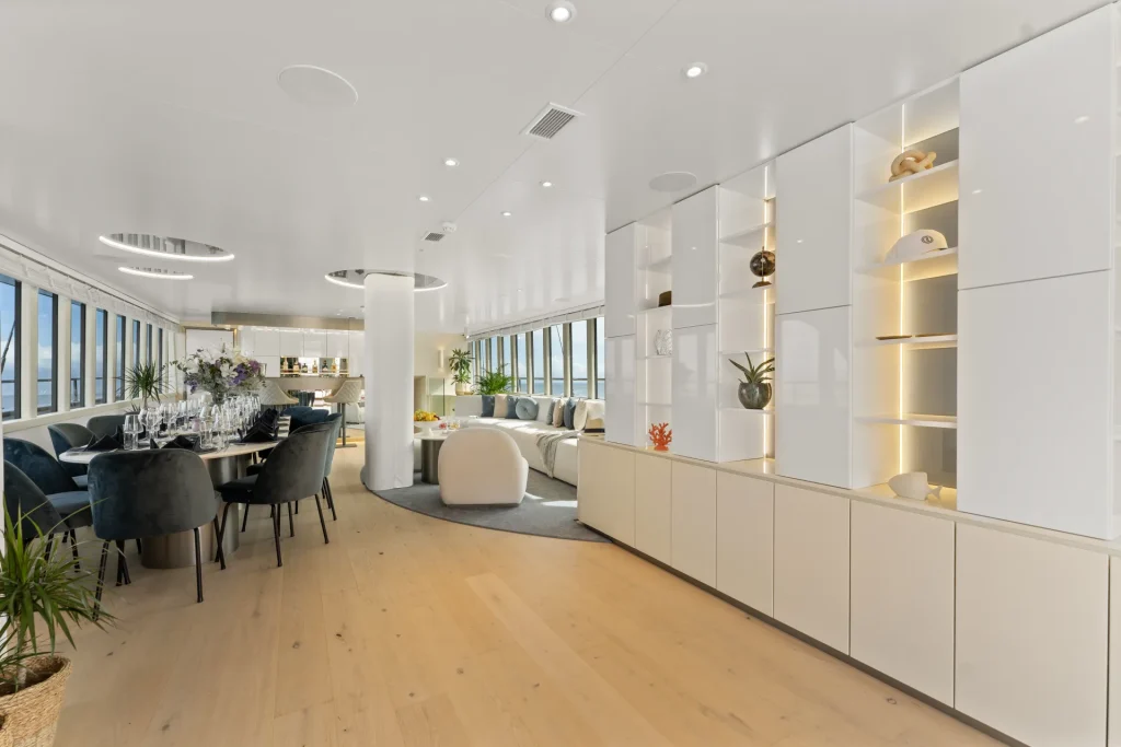 43.-MAXITA-Salon-Main-deck
