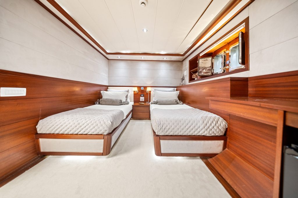 77. ALESSANDRO I Twin suite
